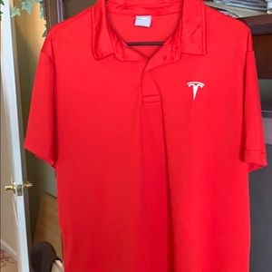Tesla polos